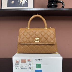 780AS92990# Earth-Toned Ball-Patterned Edge with Gilded Iron Handle
💜Exclusive Background💜 Genuine Product Photos - Top-Tier Quality👜
Coco Handle Top-Closure Tote Bag🎁 Dimensions: 24*14*10cm