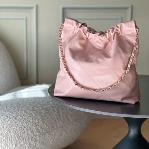 Alternative view of Top-tier goods_High-volume pricing p750 France·Premium bespoke Chane1

AS3260# Chanel 2022 New Arrival Oiled Leather Calfskin Drawstring Tote

Exclusive real-shot Chanel chain bag, shoulder bag—autumn/winter runway style💃 Soft and comfortable, exceptional quality. Beauty lovers, grab yours now! 

Pairs perfectly with winter coats. Versatile, minimalist, and spacious!

Size: 35x37x7cm