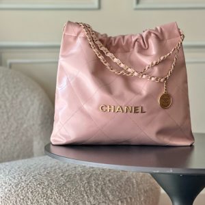 Top-tier goods_p High-volume pricing p780 France · Premium bespoke Chane1

AS3261# Chanel 2022 New Arrival Oiled Leather Calfskin Drawstring Tote

Exclusive real-shot Chanel chain bag, shoulder bag. Fall/Winter runway style💃 Soft and comfortable, exceptional quality. Beauty lovers, grab yours now! 

Pairs perfectly with winter coats. Versatile, minimalist, and spacious!

Size: 39x42x8cm