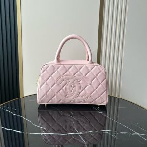 780💰 Supreme Edition‼ Classic Revival: Vintagep Hilton Bag Once ranked among the world's top 50 must-have handbags, named after Miss Hilton's beloved accessory. Long discontinued at boutiques—money can't buy it now [smile] Exclusively sourced from vintage stores. ZP-developed leather:European Haas caviar-grain calf leather Hardware: Italian-imported 24K thick-gold-plated steel lock Extremely scarce supply, frequently sold out Perfectly replicates the authentic feel of the entire bag ✔️ Dimensions: 25/14/9 cm Style Number: AS3034