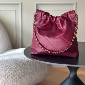 Alternative view of Top-tier goods_High-volume pricing p750 France·Premium bespoke Chane1

AS3260# Chanel 2022 New Arrival Oiled Leather Calfskin Drawstring Tote

Exclusive real-shot Chanel chain bag, shoulder bag—autumn/winter runway style💃 Soft and comfortable, exceptional quality. Beauty lovers, grab yours now! 

Pairs perfectly with winter coats. Versatile, minimalist, and spacious!

Size: 35x37x7cm