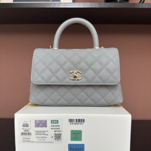 780AS92990# Gray Ball Pattern with Gold Trim 💜 Exclusive Background 💜
Authentic Top-Quality Item 👜 Timeless Classic Handbag～
Coco Handle Flap Tote 🎁 Dimensions: 24*14*10cm