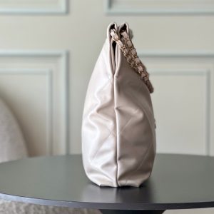 Alternative view of Top-tier goods_p High-volume pricing p780 France · Premium bespoke Chane1

AS3261# Chanel 2022 New Arrival Oiled Leather Calfskin Drawstring Tote

Exclusive real-shot Chanel chain bag, shoulder bag. Fall/Winter runway style💃 Soft and comfortable, exceptional quality. Beauty lovers, grab yours now! 

Pairs perfectly with winter coats. Versatile, minimalist, and spacious!

Size: 39x42x8cm