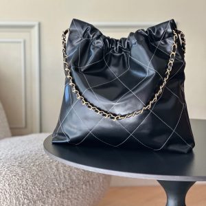Alternative view of Top-tier goods_p high-volume pricing p810 France · Premium bespoke Chane1

AS3261# Chanel 2022 New Arrival Oil-waxed leather Calfskin Drawstring Tote

Exclusive real-shot Chanel chain bag Shoulder bag, Fall/Winter runway style💃 Soft and comfortable, exceptional quality. Beauty lovers, grab yours now! 

Pairs effortlessly with winter coats. Versatile, minimalist, and spacious!

Size: 39x42x8cm