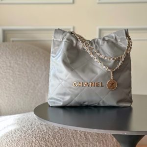 Top-tier goods_High-volume pricing p750 France·Premium bespoke Chane1

AS3260# Chanel 2022 New Arrival Oiled Leather Calfskin Drawstring Tote

Exclusive real-shot Chanel chain bag, shoulder bag—autumn/winter runway style💃 Soft and comfortable, exceptional quality. Beauty lovers, grab yours now! 

Pairs perfectly with winter coats. Versatile, minimalist, and spacious!

Size: 35x37x7cm