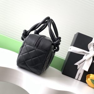 Alternative view of The 830 vintage Kangpeng pillow bag is the pinnacle of classics, long discontinued [strong][strong]. Even vintage stores now have scarce stock! The actual piece is truly timeless and exquisite, incredibly versatile! It also boasts massive capacity—highly recommended [smiley][smiley]. Leather: European original Bodin joyeux calfskin [strong][strong]. Limited supply, frequently sells out.
Style No. AS6339
Dimensions: 12 x 21 x 9 cm
Includes original packaging