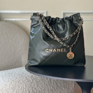 Top-tier goods_High-volume pricing p750 France·Premium bespoke Chane1

AS3260# Chanel 2022 New Arrival Oiled Leather Calfskin Drawstring Tote

Exclusive real-shot Chanel chain bag, shoulder bag—autumn/winter runway style💃 Soft and comfortable, exceptional quality. Beauty lovers, grab yours now! 

Pairs perfectly with winter coats. Versatile, minimalist, and spacious!

Size: 35x37x7cm