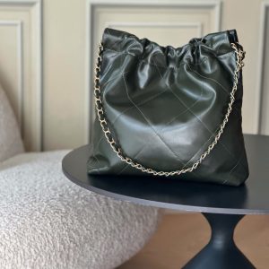 Alternative view of Top-tier goods_High-volume pricing p750 France·Premium bespoke Chane1

AS3260# Chanel 2022 New Arrival Oiled Leather Calfskin Drawstring Tote

Exclusive real-shot Chanel chain bag, shoulder bag—autumn/winter runway style💃 Soft and comfortable, exceptional quality. Beauty lovers, grab yours now! 

Pairs perfectly with winter coats. Versatile, minimalist, and spacious!

Size: 35x37x7cm