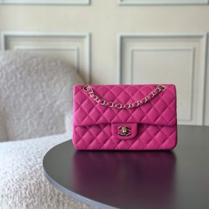 Full Name: Classic Fla0 1117 Caviar
Hardware: 24K-plated, full-steel hardware
Dimensions: 23*6.5*14cm
Leather: Genuine Haas small-grain caviar leather exterior, imported lambskin lining

The iconic CF🔥 possesses an irresistible charm that captivates at first sight. Wherever it goes, it's a mobile emblem of elegance. Its pure white hue exudes a refined, ladylike aura, while the gold hardware adds exquisite luxury. Truly a must-have entry-level luxury piece!🌍 Globally, it's nearly impossible to find in boutiques! The CF from Chanel—those in the know understand. New colors are constantly being released in boutiques!