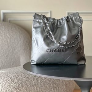 Top-tier goods_High-volume pricing p750 France·Premium bespoke Chane1

AS3260# Chanel 2022 New Arrival Oiled Leather Calfskin Drawstring Tote

Exclusive real-shot Chanel chain bag, shoulder bag—autumn/winter runway style💃 Soft and comfortable, exceptional quality. Beauty lovers, grab yours now! 

Pairs perfectly with winter coats. Versatile, minimalist, and spacious!

Size: 35x37x7cm