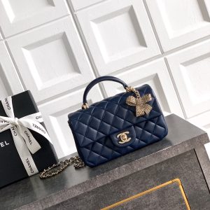 1110💰《Export Product》Navy Blue🚩🚩🚩OHANEL🍠🍠🍠25K Butterfly Diamond💠Handle Style CF Mini Features Italian🇮🇹 Imported 【GR】 Square Frame Lambskin🐑Classic 𝗖𝗹𝗮𝘀𝘀𝗶𝗰 𝗙𝗹𝗮𝗽 Large 𝑀𝑖𝑛𝑖 handle style. It has a blend of large 𝑀𝑖𝑛𝑖 and 𝐶𝑜𝑐𝑜 ℎ𝑎𝑛𝑑𝑙𝑒. Classic yet elegant and casual, with pale gold hardware and leather perfectly matched—the kind you fall for at first sight. Dimensions: 20×13×9cm