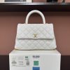 780AS92990# White Ball Pattern Unstitched Edge Light Gold 💜 Exclusive Background 💜
Authentic Product Photos Top-Quality Goods 👜 Timeless Classic Handbag～
Coco Handle Flap Tote Bag 🎁 Dimensions 24*14*10cm