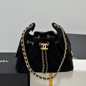 𝟮𝟲𝗰 Suede Hippie 𝗁𝗈𝖻𝗈 𝗆𝗂𝗇𝗂 Black
Retail Price 𝟦𝟪𝟥𝟢𝟢𝗋𝗆𝖻 Purchase & Development

Runway Hit 𝟤𝟧𝖡𝖺𝗀 Hippie 𝗁𝗈𝖻𝗈🔥
Unique design with a bold, commanding style
Extra-large capacity effortlessly holds daily essentials❕
The ultimate value companion for shopping and travel

Hardware: Thick-plated 𝟤𝟦𝗄 vintage gold
Leather: Suede
Dimensions: 𝟤𝟢*𝟤𝟤*𝟣𝟤.𝟧 𝖼𝗆
Model: AS5631