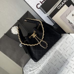 Alternative view of Top-tier goods_High-volume pricing p820 France · Premium bespoke Chane1 

New Arrival: 25k Suede Matcha Green Bag
Retro Gold Coin Button Drawstring Bucket Bag + Diamond Quilting
Classic chain design exudes premium sophistication! An everyday essential with exquisite aesthetics and refined texture, effortlessly elevating both casual and formal ensembles.
Style No. AS5293
Dimensions: 30x26x14cm