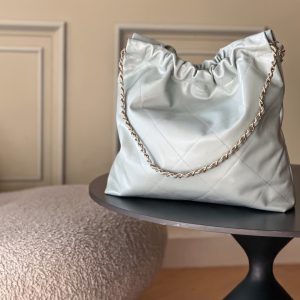 Alternative view of Top-tier goods_p High-volume pricing p780 France · Premium bespoke Chane1

AS3261# Chanel 2022 New Arrival Oiled Leather Calfskin Drawstring Tote

Exclusive real-shot Chanel chain bag, shoulder bag. Fall/Winter runway style💃 Soft and comfortable, exceptional quality. Beauty lovers, grab yours now! 

Pairs perfectly with winter coats. Versatile, minimalist, and spacious!

Size: 39x42x8cm