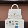 750AS2215# White Ball Pattern Unstitched Edge Light Gold 💜 Exclusive Background 💜
Authentic Product Photos Top-Quality Goods 👜 Timeless Classic Handbag～
Coco Handle Flap Top Handbag 🎁 Dimensions 19*14*9cm