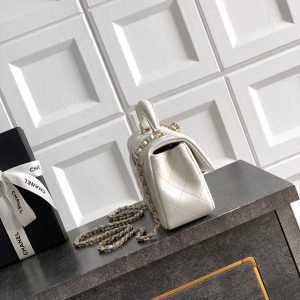 Alternative view of 1110💰 Export Product Milkshake White🚩🚩🚩 OHANEL🍠🍠🍠 25K Butterfly Diamond💠 Handle Style cfmini Features Italian🇮🇹 imported [GR] square-frame lambskin🐑Classic 𝗖𝗹𝗮𝘀𝘀𝗶𝗰 𝗙𝗹𝗮𝗽 Large 𝑀𝑖𝑛𝑖 handle style. It has a grand 𝑀𝑖𝑛𝑖 and 𝐶𝑜𝑐𝑜 ℎ𝑎𝑛𝑑𝑙𝑒. Classic yet elegant and casual, with pale gold hardware and leather perfectly matched—the kind you fall for at first sight. Dimensions: 20×13×9cm