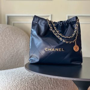Top-tier goods_High-volume pricing p750 France·Premium bespoke Chane1

AS3260# Chanel 2022 New Arrival Oiled Leather Calfskin Drawstring Tote

Exclusive real-shot Chanel chain bag, shoulder bag—autumn/winter runway style💃 Soft and comfortable, exceptional quality. Beauty lovers, grab yours now! 

Pairs perfectly with winter coats. Versatile, minimalist, and spacious!

Size: 35x37x7cm