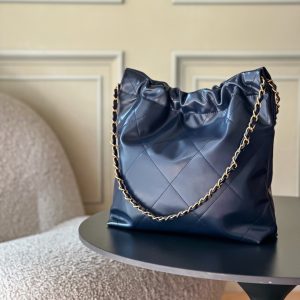 Alternative view of Top-tier goods_High-volume pricing p750 France·Premium bespoke Chane1

AS3260# Chanel 2022 New Arrival Oiled Leather Calfskin Drawstring Tote

Exclusive real-shot Chanel chain bag, shoulder bag—autumn/winter runway style💃 Soft and comfortable, exceptional quality. Beauty lovers, grab yours now! 

Pairs perfectly with winter coats. Versatile, minimalist, and spacious!

Size: 35x37x7cm