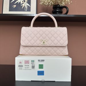 810AS92991# Light Pink Ball Pattern with Gold Trim 💜 Exclusive Background 💜
Authentic Product, Top-Quality Item👜 Timeless Classic Handbag～
Coco Handle Flap Tote Bag🎁 Dimensions: 29*18*12cm