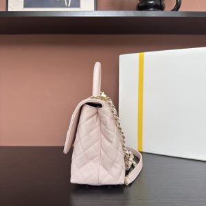 Alternative view of 810AS92991# Light Pink Ball Pattern with Gold Trim 💜 Exclusive Background 💜
Authentic Product, Top-Quality Item👜 Timeless Classic Handbag～
Coco Handle Flap Tote Bag🎁 Dimensions: 29*18*12cm