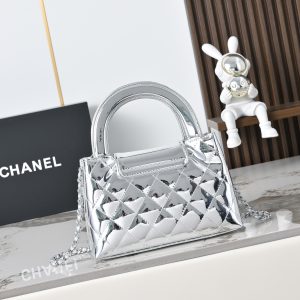 Alternative view of 780
26 Early Spring Preview
The hit brand Kelly has released new fabrics—not just for clothes, but also for bags. Many designs are absolutely stunning. But what I must mention is the bags—they're truly exceptional! My wallet might not stay closed. Inspired by Keyy, they exude elegance with a touch of softness. The reimagined vintage styles radiate French retro charm. I absolutely adore them!  
Style No. AS4416 Dimensions: 13*19*7cm Patent Leather Black