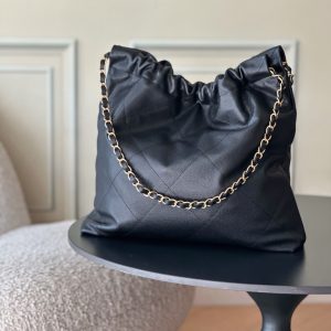 Alternative view of Top-tier goods_p high-volume pricing p810 France · Premium bespoke Chane1

AS3261# Chanel 2022 New Arrival Oil-waxed leather Calfskin Drawstring Tote

Exclusive real-shot Chanel chain bag Shoulder bag, Fall/Winter runway style💃 Soft and comfortable, exceptional quality. Beauty lovers, grab yours now! 

Pairs effortlessly with winter coats. Versatile, minimalist, and spacious!

Size: 39x42x8cm