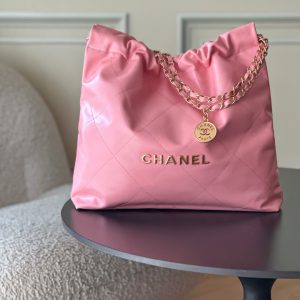 Top-tier goods_p High-volume pricing p780 France · Premium bespoke Chane1

AS3261# Chanel 2022 New Arrival Oiled Leather Calfskin Drawstring Tote

Exclusive real-shot Chanel chain bag, shoulder bag. Fall/Winter runway style💃 Soft and comfortable, exceptional quality. Beauty lovers, grab yours now! 

Pairs perfectly with winter coats. Versatile, minimalist, and spacious!

Size: 39x42x8cm