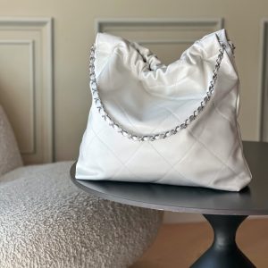 Alternative view of Top-tier goods_p High-volume pricing p780 France · Premium bespoke Chane1

AS3261# Chanel 2022 New Arrival Oiled Leather Calfskin Drawstring Tote

Exclusive real-shot Chanel chain bag, shoulder bag. Fall/Winter runway style💃 Soft and comfortable, exceptional quality. Beauty lovers, grab yours now! 

Pairs perfectly with winter coats. Versatile, minimalist, and spacious!

Size: 39x42x8cm