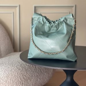 Alternative view of Top-tier goods_High-volume pricing p750 France·Premium bespoke Chane1

AS3260# Chanel 2022 New Arrival Oiled Leather Calfskin Drawstring Tote

Exclusive real-shot Chanel chain bag, shoulder bag—autumn/winter runway style💃 Soft and comfortable, exceptional quality. Beauty lovers, grab yours now! 

Pairs perfectly with winter coats. Versatile, minimalist, and spacious!

Size: 35x37x7cm