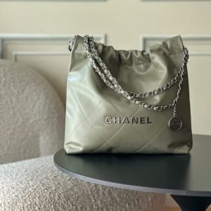 Top-tier goods_High-volume pricing p750 France·Premium bespoke Chane1

AS3260# Chanel 2022 New Arrival Oiled Leather Calfskin Drawstring Tote

Exclusive real-shot Chanel chain bag, shoulder bag—autumn/winter runway style💃 Soft and comfortable, exceptional quality. Beauty lovers, grab yours now! 

Pairs perfectly with winter coats. Versatile, minimalist, and spacious!

Size: 35x37x7cm