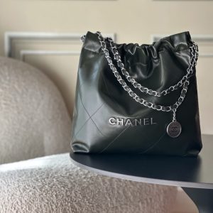 Top-tier goods_High-volume pricing p750 France·Premium bespoke Chane1

AS3260# Chanel 2022 New Arrival Oiled Leather Calfskin Drawstring Tote

Exclusive real-shot Chanel chain bag, shoulder bag—autumn/winter runway style💃 Soft and comfortable, exceptional quality. Beauty lovers, grab yours now! 

Pairs perfectly with winter coats. Versatile, minimalist, and spacious!

Size: 35x37x7cm