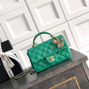 1110💰《Export Product》Dark Green🚩🚩🚩OHANEL🍠🍠🍠25K Butterfly Diamond💠Handle Style cfmini  Features Italian🇮🇹 Imported 【GR】 Square Frame Lambskin🐑Classic Calais Flap Large Mini Handle Style It has a grand yet casual vibe, blending elegance and sophistication. Light gold hardware, leather material.𝑐𝑜 ℎ𝑎𝑛𝑑𝑙𝑒. Classic yet elegant and casual, with pale gold hardware and leather perfectly matched—the kind you fall for at first sight. Dimensions: 20×13×9cm