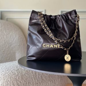 Top-tier goods_High-volume pricing p750 France·Premium bespoke Chane1

AS3260# Chanel 2022 New Arrival Oiled Leather Calfskin Drawstring Tote

Exclusive real-shot Chanel chain bag, shoulder bag—autumn/winter runway style💃 Soft and comfortable, exceptional quality. Beauty lovers, grab yours now! 

Pairs perfectly with winter coats. Versatile, minimalist, and spacious!

Size: 35x37x7cm