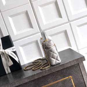 Alternative view of 760💰《Shimmering Silver》Diamond💠 Logo 26P🆕🆕🔮🔮🔮OHANEL  🍠🍠🍠🍠LP🐂 Leather Lunchbox Bag in Black is now in stock!🈶｜Owning this bag is pure luck!I'm already head over heels for it! The chain⛓️ is detachable, and it fits your Pro Max, daily makeup touch-ups, earbuds, keys, and more... Effortlessly stylish✨✨ Looks gorgeous as a handbag or crossbody. Perfect for everyday outfits—super chic and trendy🖤🖤 (19.5×17×5cm)