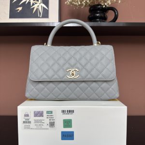 810AS92991# Gray Ball Pattern with Gold Trim 💜 Exclusive Background 💜
Authentic Top-Quality Product 👜 Timeless Classic Handbag～
Coco Handle Flap Bag 🎁 Dimensions: 29*18*12cm