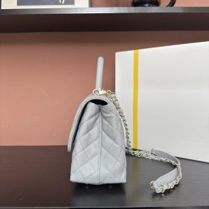 Alternative view of 810AS92991# Gray Ball Pattern with Gold Trim 💜 Exclusive Background 💜
Authentic Top-Quality Product 👜 Timeless Classic Handbag～
Coco Handle Flap Bag 🎁 Dimensions: 29*18*12cm