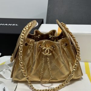 𝟮𝟲𝗰 Hippie𝗁𝗈𝖻𝗈 𝗆𝗂𝗇𝗂 Fortune Gold
Retail Price𝟦𝟫𝟤𝟢𝟢𝗋𝗆𝖻 Purchase Development

Runway Hit 𝟤𝟧𝖡𝖺𝗀 Hippie 𝗁𝗈𝖻𝗈 🔥
Unique design with a bold, commanding style
Extra-large capacity effortlessly holds daily essentials❕
Shopping or travel—an ultra-valuable companion

Hardware: Thick-plated 𝟤𝟦𝗄 vintage silver
Dimensions: 𝟤𝟢*𝟤𝟤*𝟣𝟤.𝟧 𝖼𝗆
Model: AS5631