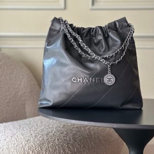 Top-tier goods_p High-volume pricing p780 France · Premium bespoke Chane1

AS3261# Chanel 2022 New Arrival Oiled Leather Calfskin Drawstring Tote

Exclusive real-shot Chanel chain bag, shoulder bag. Fall/Winter runway style💃 Soft and comfortable, exceptional quality. Beauty lovers, grab yours now! 

Pairs perfectly with winter coats. Versatile, minimalist, and spacious!

Size: 39x42x8cm