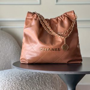 Top-tier goods_p High-volume pricing p780 France · Premium bespoke Chane1

AS3261# Chanel 2022 New Arrival Oiled Leather Calfskin Drawstring Tote

Exclusive real-shot Chanel chain bag, shoulder bag. Fall/Winter runway style💃 Soft and comfortable, exceptional quality. Beauty lovers, grab yours now! 

Pairs perfectly with winter coats. Versatile, minimalist, and spacious!

Size: 39x42x8cm