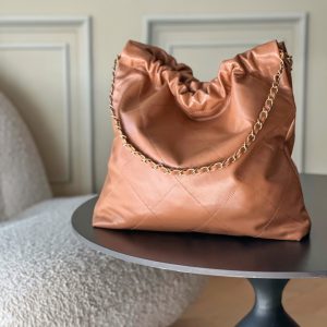 Alternative view of Top-tier goods_p High-volume pricing p780 France · Premium bespoke Chane1

AS3261# Chanel 2022 New Arrival Oiled Leather Calfskin Drawstring Tote

Exclusive real-shot Chanel chain bag, shoulder bag. Fall/Winter runway style💃 Soft and comfortable, exceptional quality. Beauty lovers, grab yours now! 

Pairs perfectly with winter coats. Versatile, minimalist, and spacious!

Size: 39x42x8cm