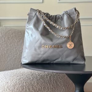 Top-tier goods_p High-volume pricing p780 France · Premium bespoke Chane1

AS3261# Chanel 2022 New Arrival Oiled Leather Calfskin Drawstring Tote

Exclusive real-shot Chanel chain bag, shoulder bag. Fall/Winter runway style💃 Soft and comfortable, exceptional quality. Beauty lovers, grab yours now! 

Pairs perfectly with winter coats. Versatile, minimalist, and spacious!

Size: 39x42x8cm