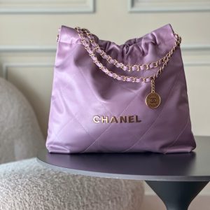 Top-tier goods_p High-volume pricing p780 France · Premium bespoke Chane1

AS3261# Chanel 2022 New Arrival Oiled Leather Calfskin Drawstring Tote

Exclusive real-shot Chanel chain bag, shoulder bag. Fall/Winter runway style💃 Soft and comfortable, exceptional quality. Beauty lovers, grab yours now! 

Pairs perfectly with winter coats. Versatile, minimalist, and spacious!

Size: 39x42x8cm