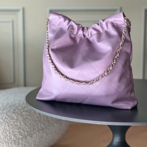 Alternative view of Top-tier goods_p High-volume pricing p780 France · Premium bespoke Chane1

AS3261# Chanel 2022 New Arrival Oiled Leather Calfskin Drawstring Tote

Exclusive real-shot Chanel chain bag, shoulder bag. Fall/Winter runway style💃 Soft and comfortable, exceptional quality. Beauty lovers, grab yours now! 

Pairs perfectly with winter coats. Versatile, minimalist, and spacious!

Size: 39x42x8cm