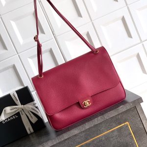 1080💰《Burgundy》OHANEL🚩🚩🚩 Oversized CF Tote🛍️ Spring/Summer 🆕🆕 Runway Collection 26SS New Shopping Bag🛍️ Designed by Matthieu Blazy for the 2026 Spring/Summer collection. So cool and spacious—absolutely love it🖤 Truly the most practical shopping bag I've ever seen‼️ Black & gold alligator-textured leather tote airport bag. Zippered shopping bag with tons of pockets front and back, inside and out...iPad, books, phone—pack whatever you need. Looks super cool when worn 🕶️ Totally obsessed! Dimensions: 33×23×11cm 66972