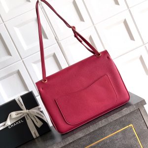 Alternative view of 1080💰《Burgundy》OHANEL🚩🚩🚩 Oversized CF Tote🛍️ Spring/Summer 🆕🆕 Runway Collection 26SS New Shopping Bag🛍️ Designed by Matthieu Blazy for the 2026 Spring/Summer collection. So cool and spacious—absolutely love it🖤 Truly the most practical shopping bag I've ever seen‼️ Black & gold alligator-textured leather tote airport bag. Zippered shopping bag with tons of pockets front and back, inside and out...iPad, books, phone—pack whatever you need. Looks super cool when worn 🕶️ Totally obsessed! Dimensions: 33×23×11cm 66972