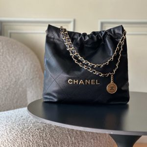 Top-tier goods_High-volume pricing p780 France·Premium bespoke Chane1

AS3260# Chanel 2022 New Arrival Oiled Leather Calfskin Drawstring Tote

Exclusive real-shot Chanel chain bag, shoulder bag—autumn/winter runway style💃 Soft and comfortable, exceptional quality. Beauty lovers, grab yours now! 

Pairs effortlessly with winter coats. Versatile, minimalist, and spacious!

Size: 35x37x7cm