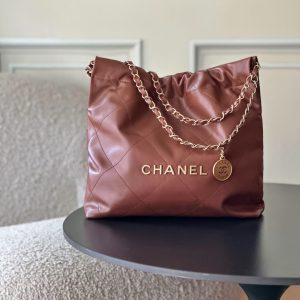 Top-tier goods_High-volume pricing p750 France·Premium bespoke Chane1

AS3260# Chanel 2022 New Arrival Oiled Leather Calfskin Drawstring Tote

Exclusive real-shot Chanel chain bag, shoulder bag—autumn/winter runway style💃 Soft and comfortable, exceptional quality. Beauty lovers, grab yours now! 

Pairs perfectly with winter coats. Versatile, minimalist, and spacious!

Size: 35x37x7cm
