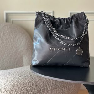 Top-tier goods_High-volume pricing p750 France·Premium bespoke Chane1

AS3260# Chanel 2022 New Arrival Oiled Leather Calfskin Drawstring Tote

Exclusive real-shot Chanel chain bag, shoulder bag—autumn/winter runway style💃 Soft and comfortable, exceptional quality. Beauty lovers, grab yours now! 

Pairs perfectly with winter coats. Versatile, minimalist, and spacious!

Size: 35x37x7cm