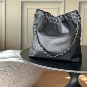 Alternative view of Top-tier goods_High-volume pricing p750 France·Premium bespoke Chane1

AS3260# Chanel 2022 New Arrival Oiled Leather Calfskin Drawstring Tote

Exclusive real-shot Chanel chain bag, shoulder bag—autumn/winter runway style💃 Soft and comfortable, exceptional quality. Beauty lovers, grab yours now! 

Pairs perfectly with winter coats. Versatile, minimalist, and spacious!

Size: 35x37x7cm